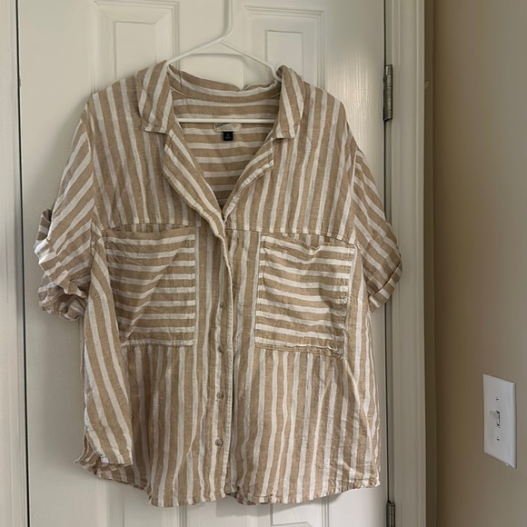 Universal thread, 3X button up cream and white short sleeve top - Picture 1 of 3